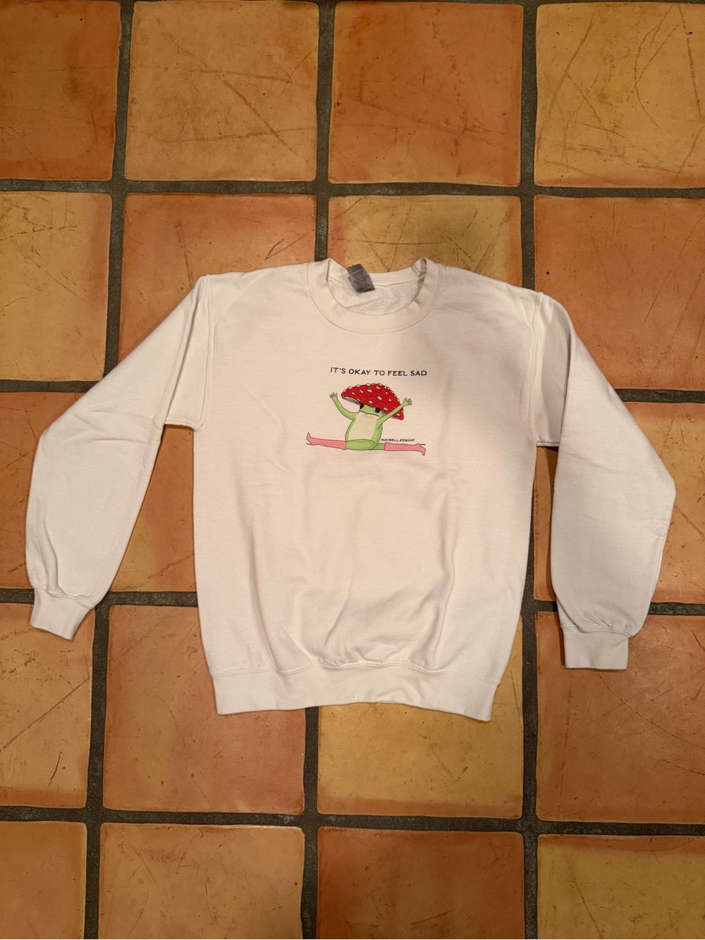 Gildan White Crewneck Sweatshirt with Mushroom & Frog Graphic (Maybell Eequay)